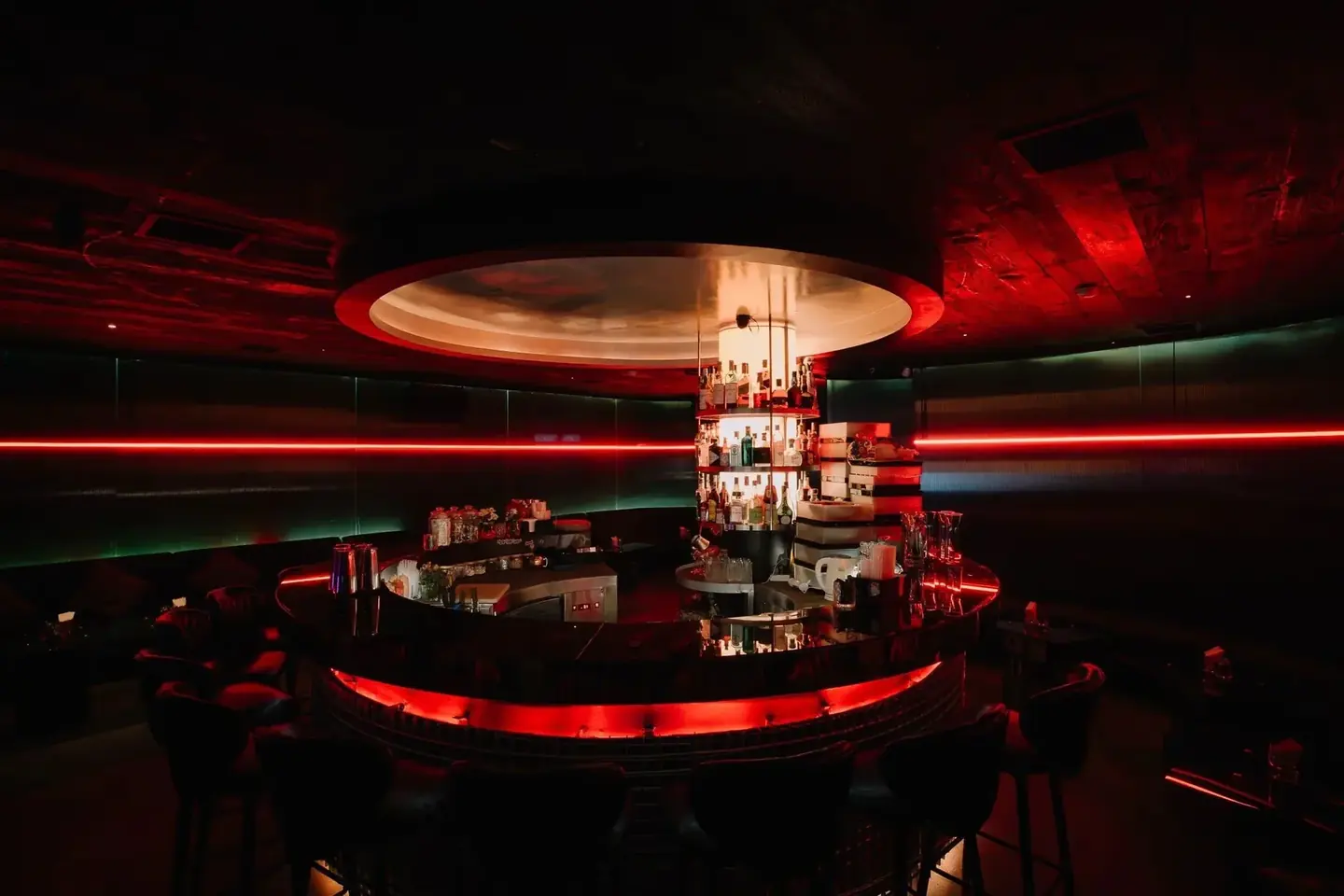 Dress code đi club Sài Gòn: mặc gì để vào cửa thuận lợi?